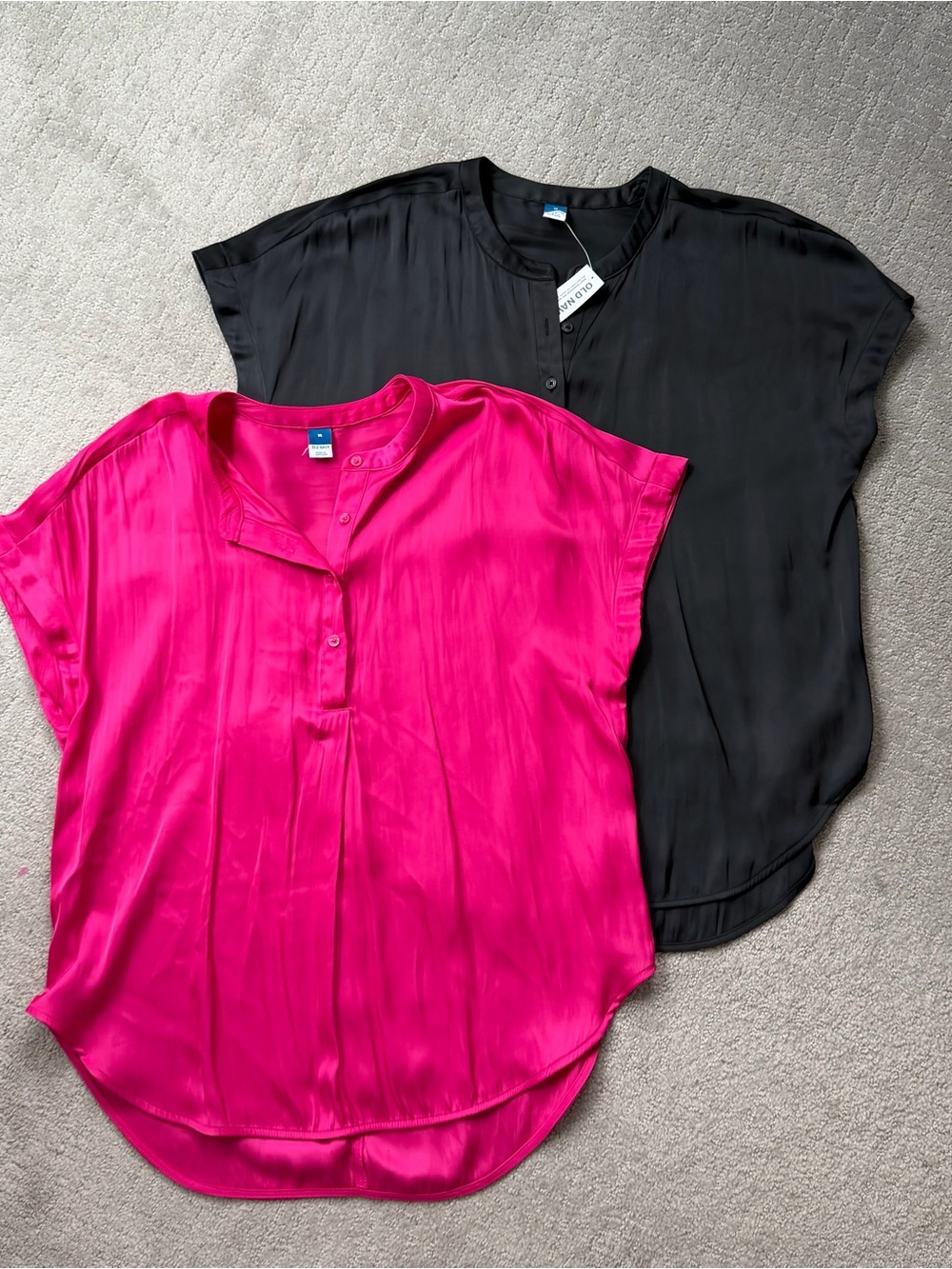 (2) Old Navy Satiny Cap Sleeve Shirts - hot pink/fuchsia + black    - sz medium